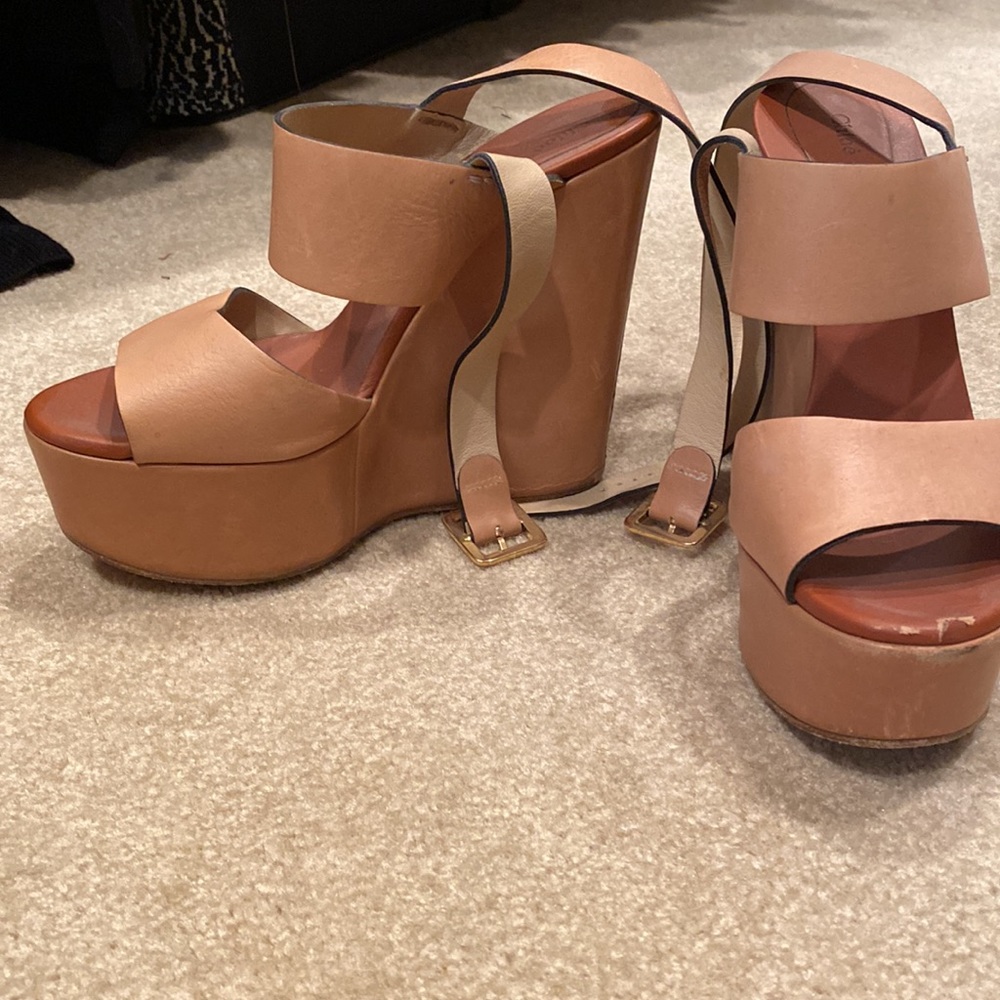 Chloe wedges in beige